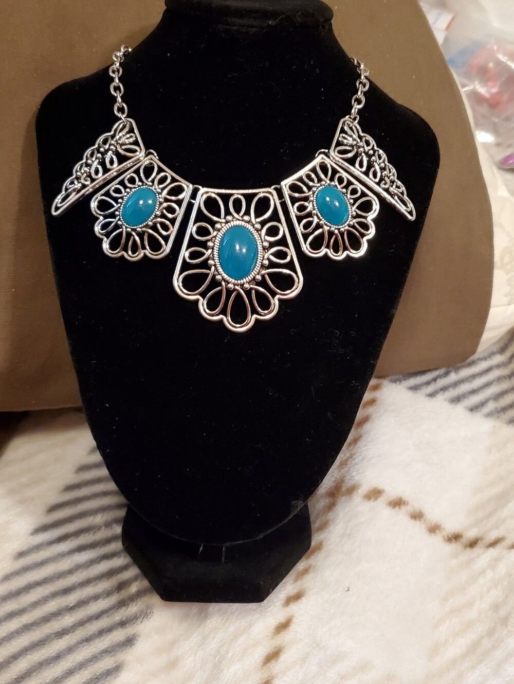 Georgous Turquoise Blue Necklace With Cabochons. Matching Earrings New - Picture 2 of 10